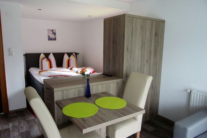 Room 5 of 33