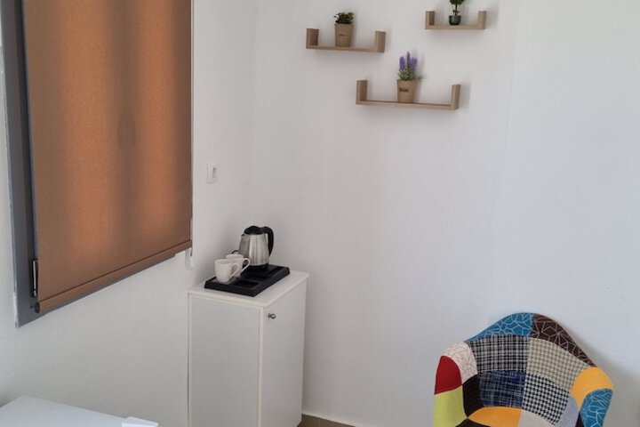 Room 7 of 99
