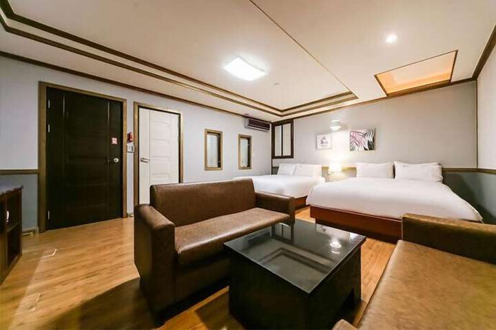 Room 14 of 26