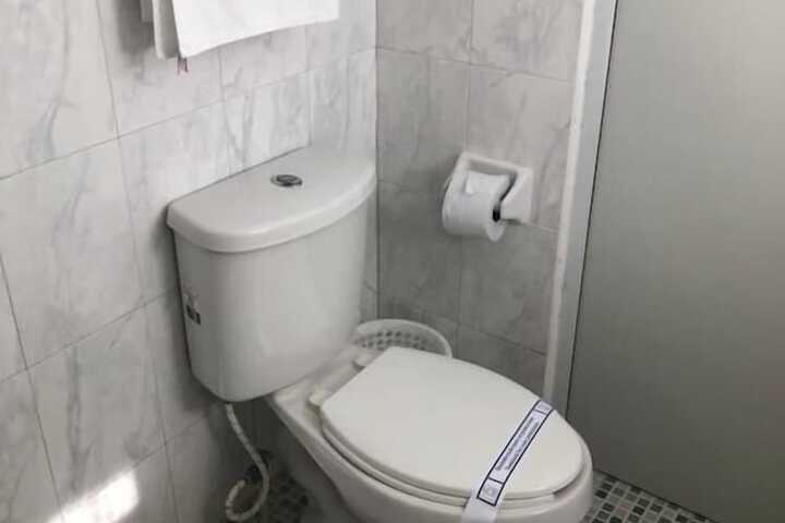 Room 5 of 8