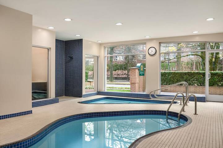 Pool Hotel