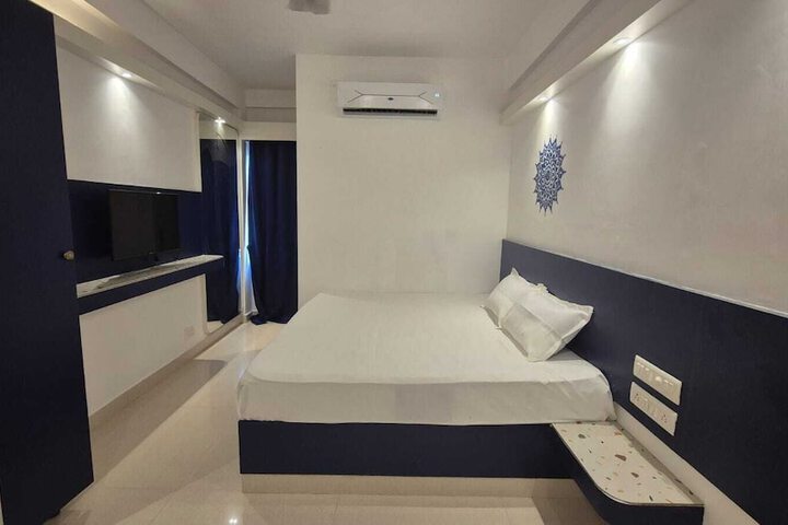 Room 2 of 5