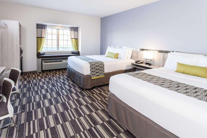 1 Queen Bed (13 of 19)
