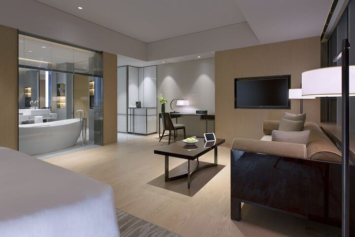 Room 13 of 80