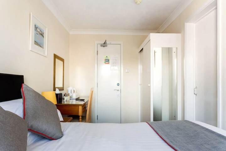 Room 7 of 131