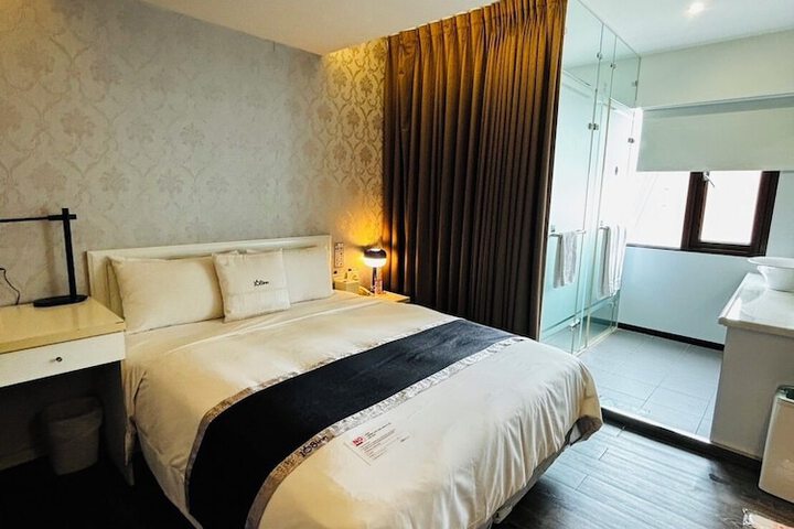 Room 28 of 51