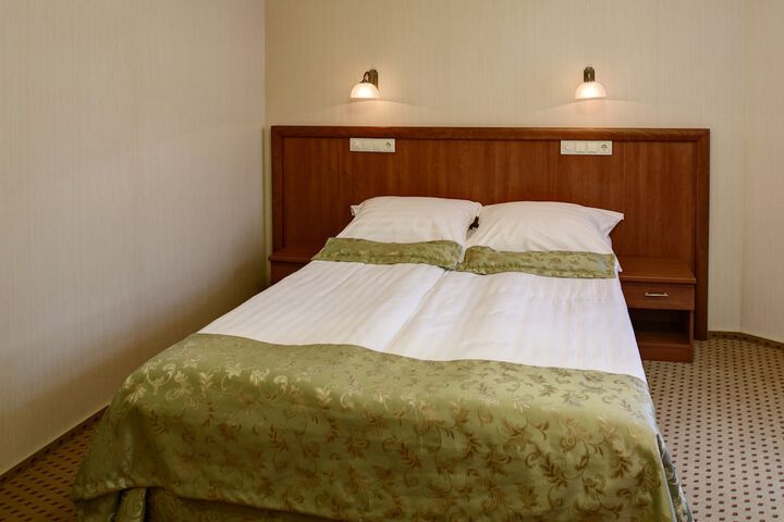 Room 9 of 41