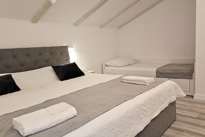 Room 105 of 140