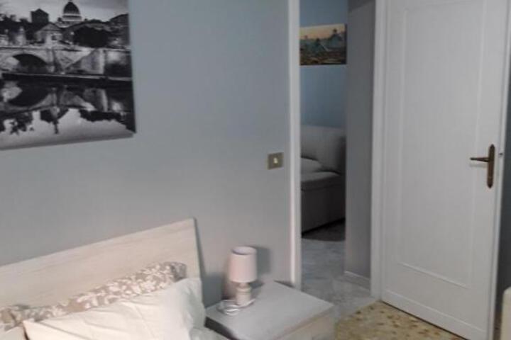 Room 5 of 11