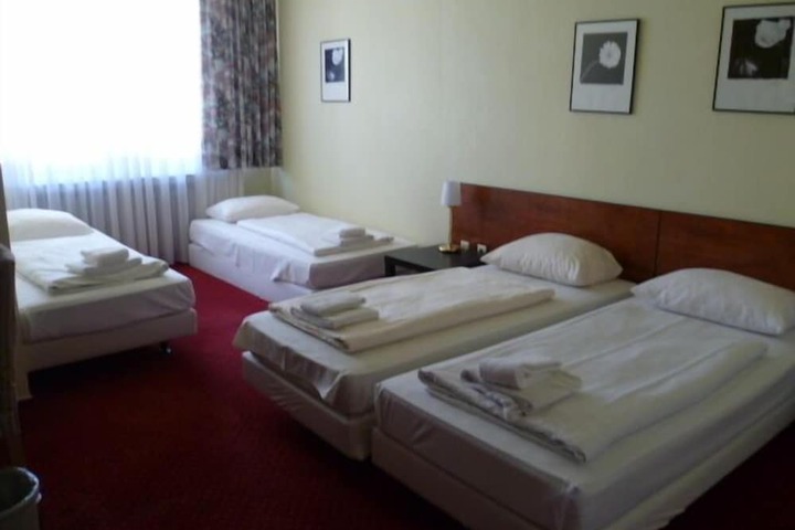 Room 4 of 37