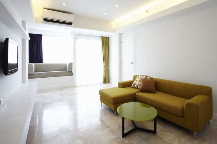 Room 8 of 90