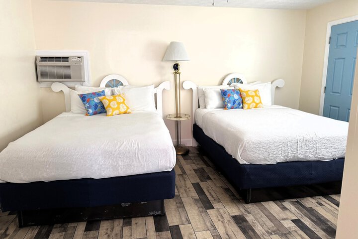 Room 40 of 77