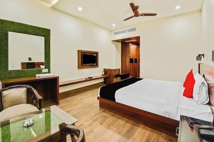 Room 12 of 25