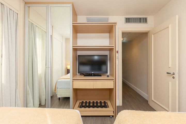 Room 9 of 28