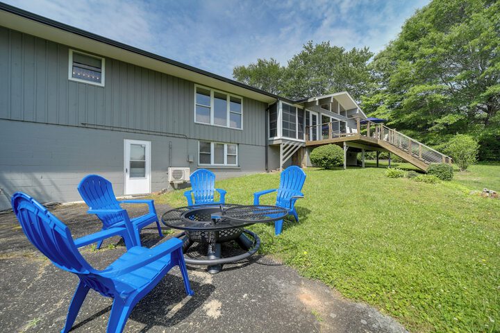 Centrally Located Brevard Home w / Deck & Fire Pit!
