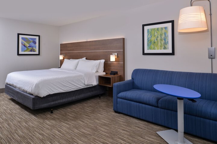 1 King Bed (5 of 22)