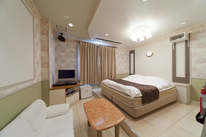 Room 7 of 32