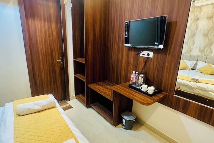 Room 5 of 74