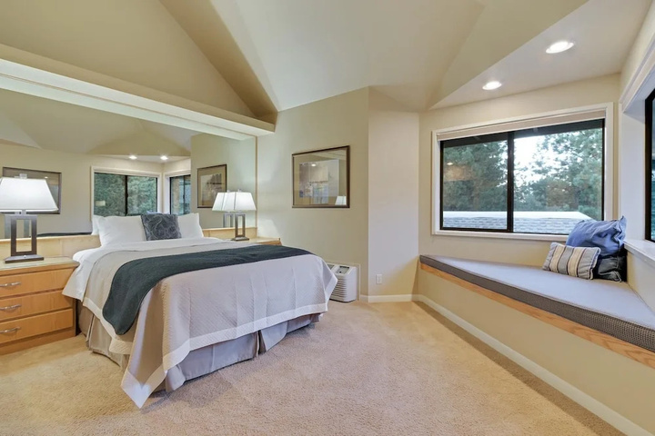 Room 6 of 14