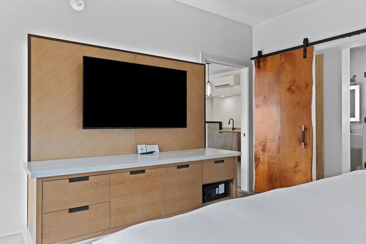 Room 22 of 97