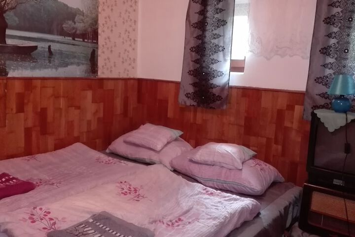 Room 6 of 15