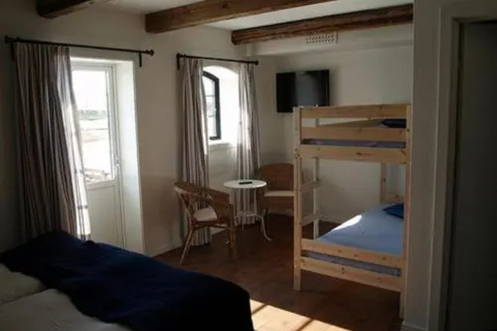 Room 7 of 16