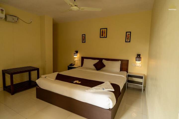 Room 9 of 20