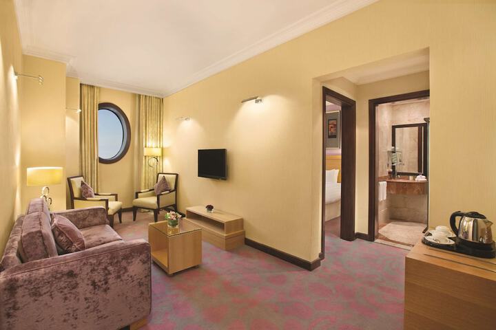 Room 27 of 46