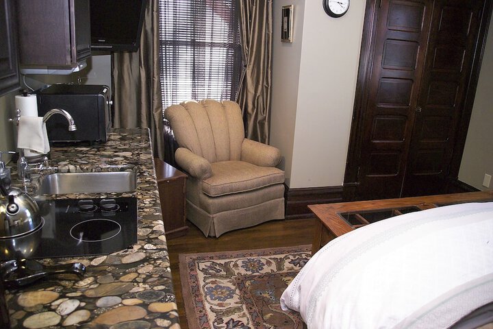 Room 16 of 176