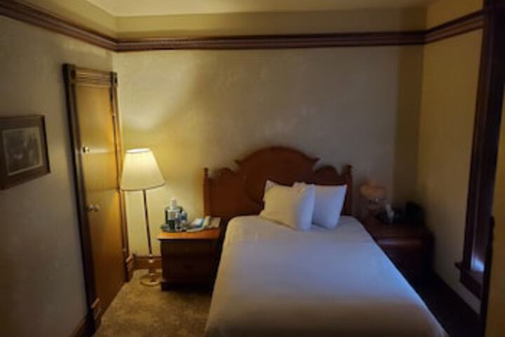 Room 4 of 150