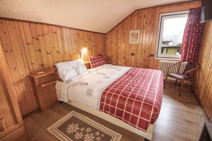 Room 12 of 50