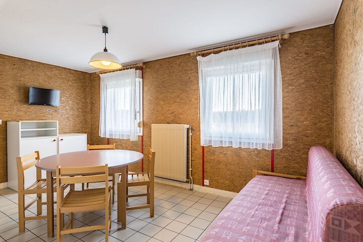 Room 10 of 36