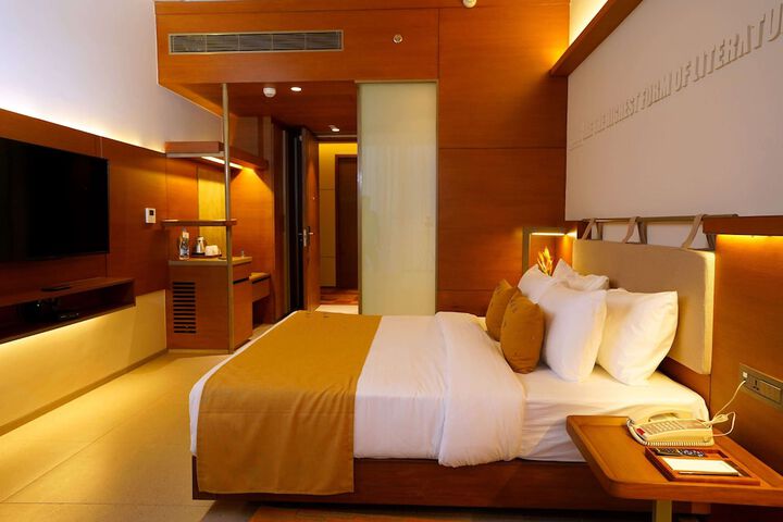 Room 6 of 15