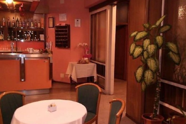 Lounge 19 of 25