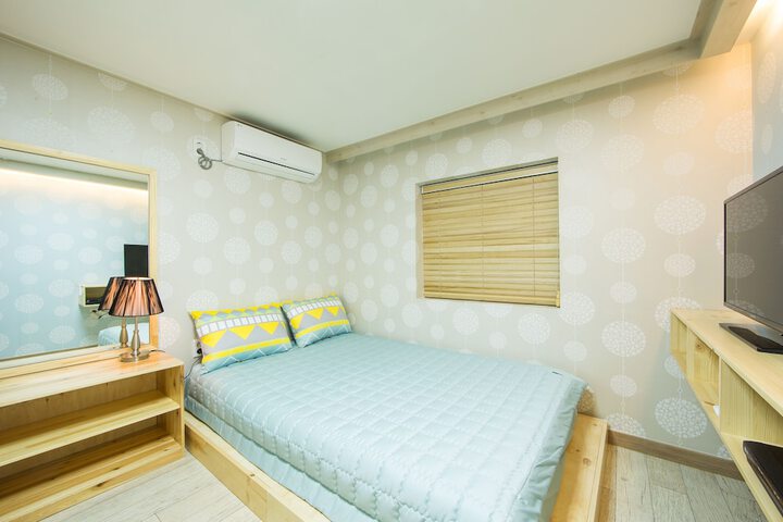 Room 19 of 35