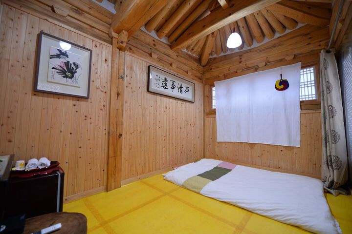 Room 6 of 25