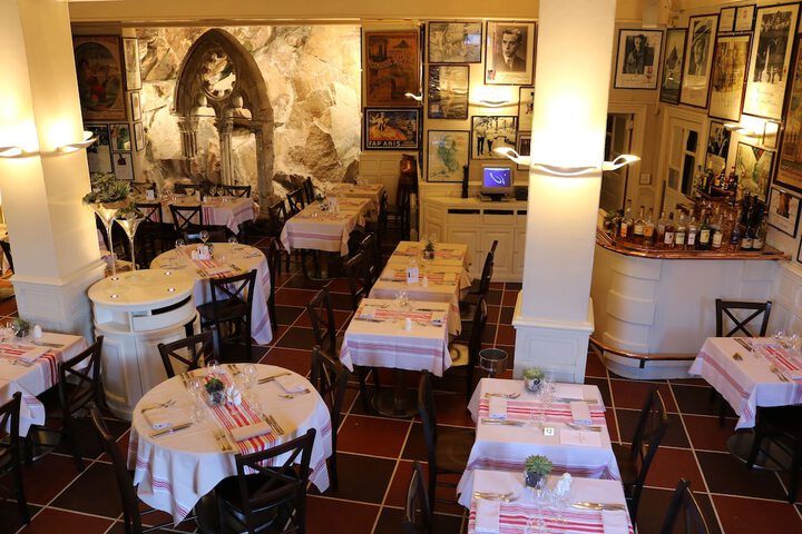Dining 80 of 98