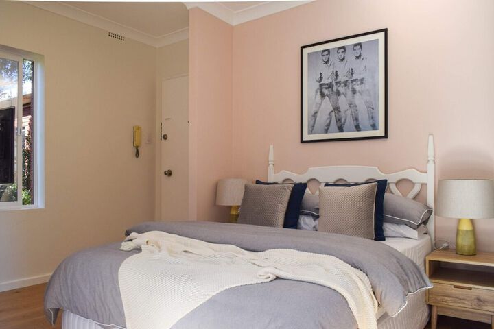 Room 6 of 24