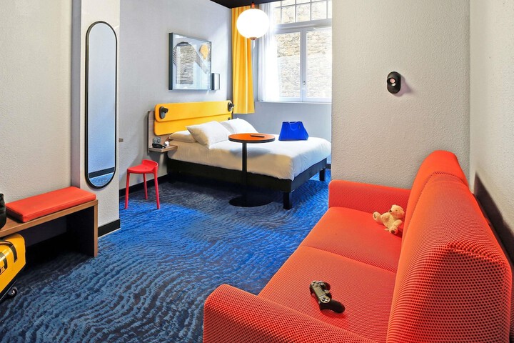 Room 5 of 112