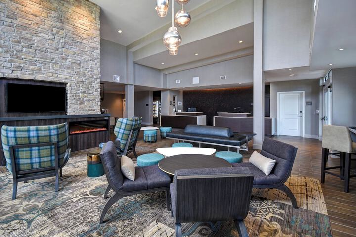 Lobby lounge