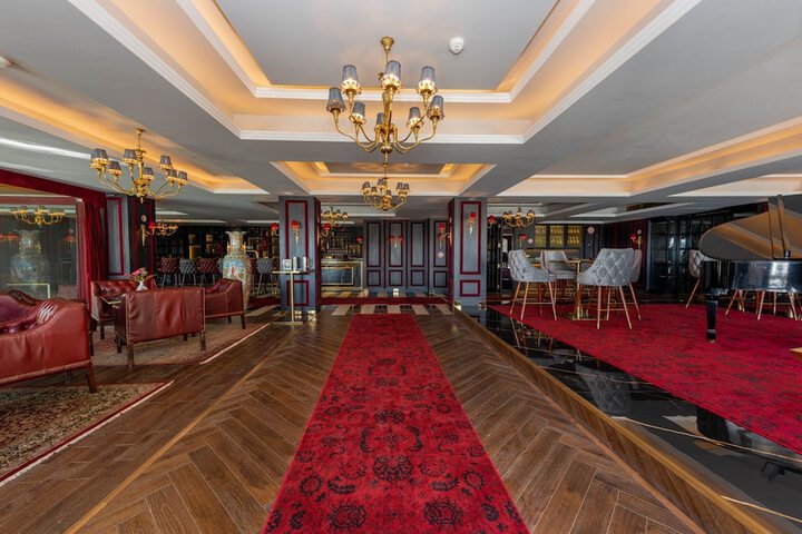 Lounge 71 of 81