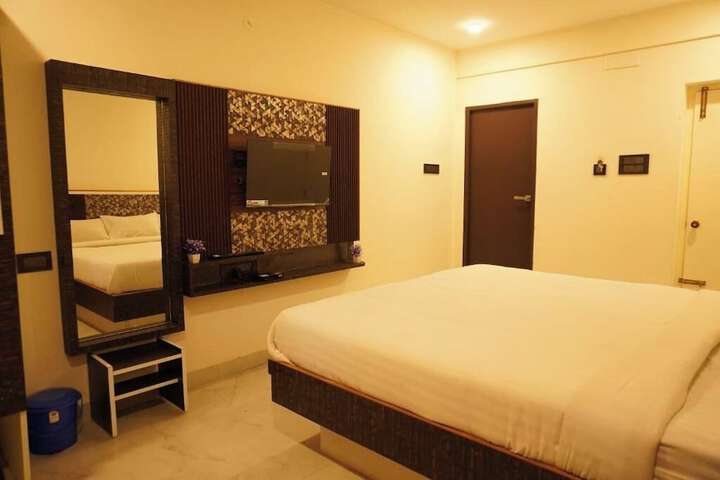 Room 16 of 32