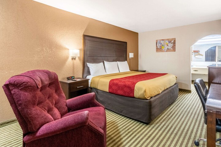 1 King Bed (2 of 7)