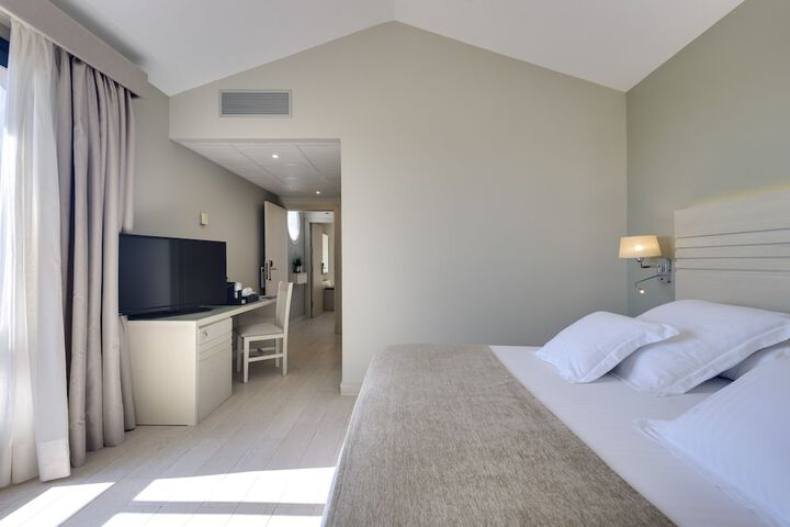 Room 35 of 126