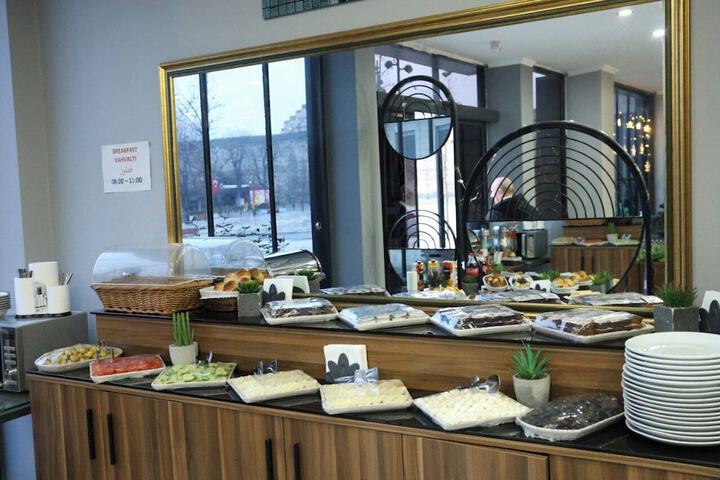 Dining 10 of 14