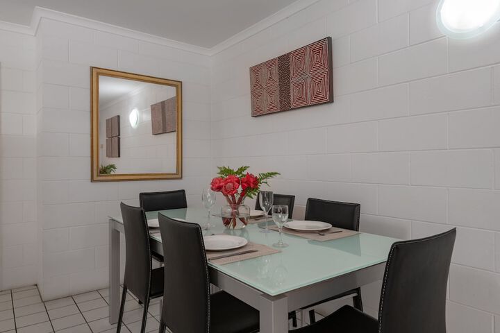 Room 25 of 103