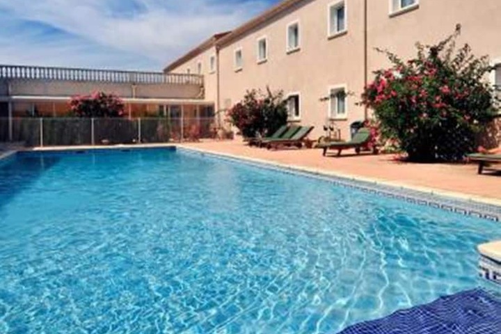 Pool Hotel