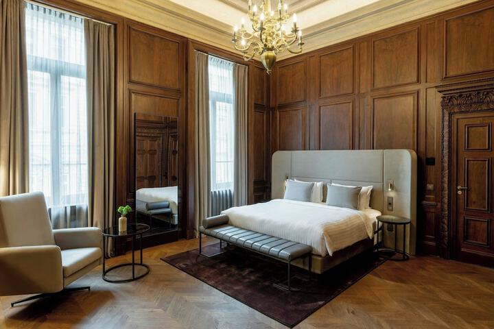 Room 27 of 107
