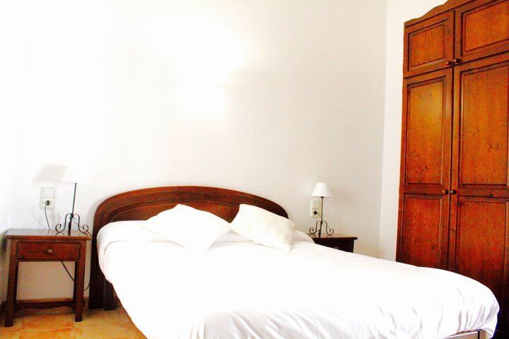 Room 2 of 34