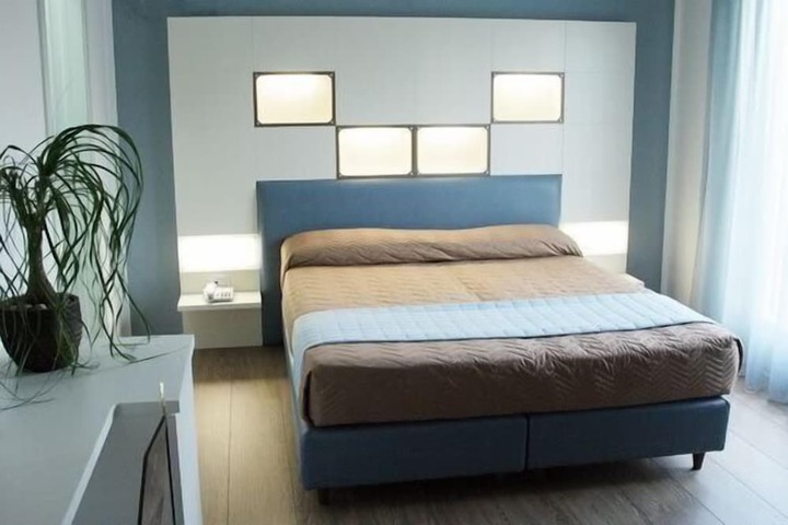 Room 6 of 23